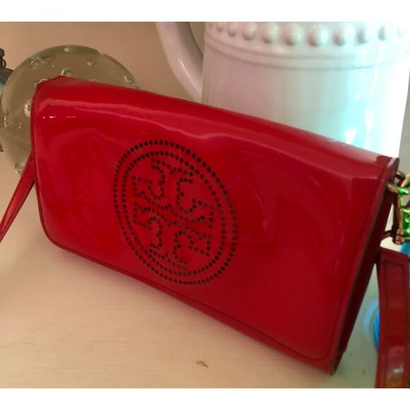 TORY BURCH Patent Leather Reva Red Shoulder Crossbody Bag - Picture 3 of 14